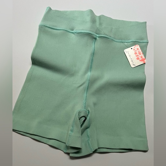 NWT free people free throw shorts size small women’s mint green - Picture 3 of 9